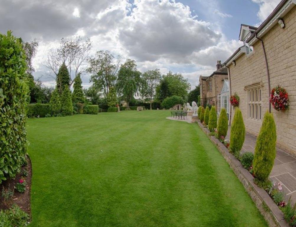 Rogerthorpe Manor Hotel Pontefract Exterior foto